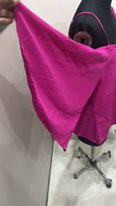 Blouse unie magenta à col en V et bretelles, manches courtes évasées, qualité supérieure, pour femme, vente en gros - Product Image 2