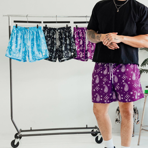 Shorts de baseball pour hommes en tissu paisley violet, décontractés, avec cordon de serrage et taille élastique, pour un usage quotidien - Product Image 4
