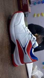 รองเท้ากีฬาคริกเก็ตพรีเมียม พื้นยางเย็บสองชั้น ยึดเกาะสบาย ปรับแต่งสีได้ ดีไซน์สวยงาม คุณภาพสูง 100% - Product Image 2