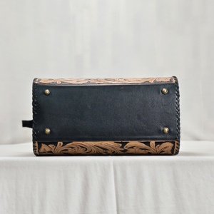 Leather Walla Vintage Genuine Leather Shoulder Handbag Floral Embroidery Checkered Pattern ZIP Closure Portable Design for Daily - Product Image 3