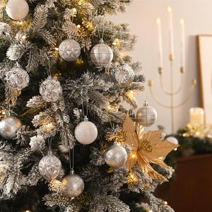 Decorazioni Natalizie di Lusso da 16 Pezzi, Palline Appese Bianche e Argento Infrangibili da 2,36 Pollici per Albero di Natale - Product Image 5