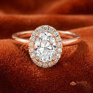 แหวนแต่งงานเพชรทรงรีทองคำโรสโกลด์ 14K แบบคลาสสิก พร้อมดีไซน์วงแหวนแบบ Halo และขอบขัดเงาสำหรับผู้หญิง - Product Image 1