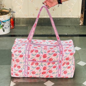 Sac de voyage matelassé en coton rose, motif floral Kantha, sac de sport à bandoulière, grande capacité, fermeture éclair - Product Image 4