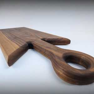 เขียงไม้ทรงสี่เหลี่ยมผืนผ้า UO Art Rustic ทำจากไม้กระถินณรงค์ แข็งแรง ทนทาน ทำด้วยมือ สำหรับหั่นอาหารในครัว ถาดเสิร์ฟแบบคลาสสิก - Product Image 2