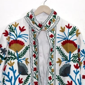 Veste Suzani brodée à la main Veste Suzani faite à la main pour femmes - Product Image 1