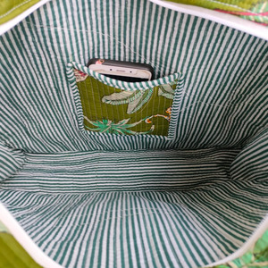 Sac fourre-tout matelassé en coton fait main avec motif imprimé en blocs « Jungle Safari », sac à bandoulière zippé en toile écologique pour femme - Product Image 4