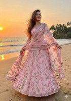 Lehenga en soie de rayonne, style Bollywood, prêt à porter, look élégant, avec travail de miroirs faits main, cancan lourd, tenue de soirée et de mariée tendance, en promotion