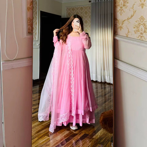 ชุดสัลวาร์ผ้าจอร์เจตต์สีชมพูพร้อมผ้าคลุมไหล่ |   ชุดเดรสออกงานดีไซน์ทันสมัย ลายนูน แห้งเร็ว สำหรับผู้หญิง - มีสินค้าพร้อมส่ง - Product Image 1