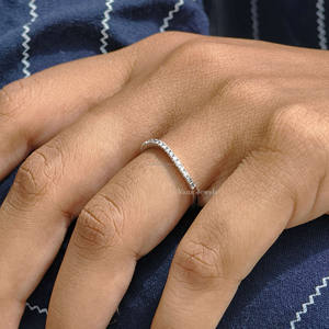 วงดนตรีแต่งงานเพชรโมอีสทรงกลมแบบมินิมอลขนาด1.30มม. สีทองขาวล้วน18K การตั้งค่าครึ่งนิรันดร์สำหรับเป็นของขวัญวันครบรอบ - Product Image 3