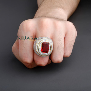 Bague de cocktail de luxe pour homme en argent 925 plaqué or 18 carats avec pavé de moissanite, design géométrique, pierre rouge - Product Image 2