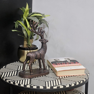 Sculpture de renne classique moderne faite à la main, best-seller, meilleur prix, décoration d'intérieur pour les célébrations de Noël, en métal - Product Image 3