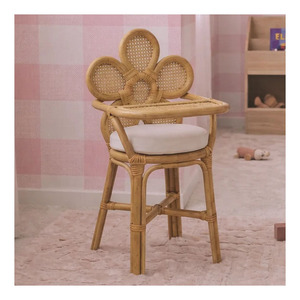 Chaise haute en rotin naturel tressé vintage pour poupées, avec coussin d'assise pour l'alimentation, idéale pour maison de poupées et jouets de nurserie - Product Image 3