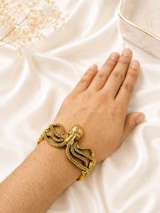 Bracelet manchette pieuvre en laiton plaqué or, bijou tendance inspiré de l'océan, cadeau unisexe pour fête - Product Image 3
