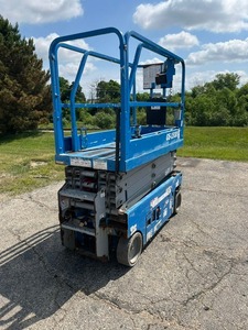2019 GS-1930 Scissor Lift Reliable Construction Equipment Ready for Export - Product Image 3