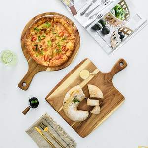 Plato Ecológico de Madera para Pizza y Filetes |   Tabla de servir de madera hecha a mano - Product Image 3