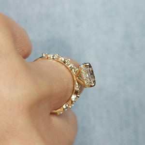Bague de fiançailles en or blanc 14 carats avec diamant radiant de 4 carats certifié IGI - Diamant radiant solitaire cultivé en laboratoire pour mariage - Product Image 2