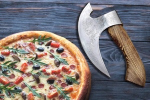Cuchillo para Pizza Hecho a Mano A&M Enterprises, con Hoja de Acero con Alto Contenido de Carbono Grabada, 9 Filos de Corte, Mango de Madera de Grado Industrial, Novedad - Product Image 5