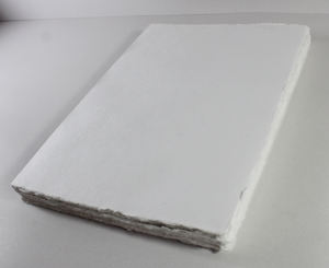 Cuaderno personalizado hecho a mano con papel de algodón reciclado, de 84 hojas / 168 páginas con bordes desflecados. - Product Image 1