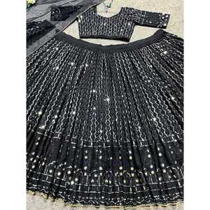 Lehenga Choli traditionnel chinois de créateur pour les fêtes, broderie et travail de séquence - Product Image 6