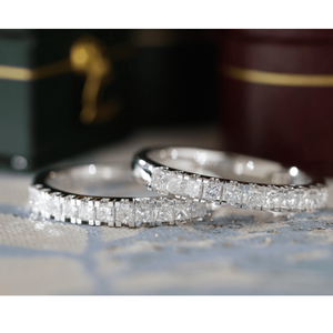 Anillo de Oro Blanco Sólido de 14K con Diamante Cultivado en Laboratorio de Corte Princesa de 2mm Personalizable, Lujoso Anillo de Boda de Media Eternidad con 11 Piedras en Canal - Product Image 5