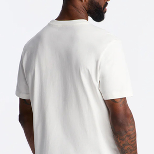 Design avant-gardiste à manches courtes OEM 2026 – Haut à manches courtes pour homme, texture lisse, pour tenue décontractée, avec personnalisation du logo - Product Image 5