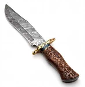 Cuchillo de Camping Hecho a Mano con Acero de Damasco, Mango de Madera Tallada y Guarda de Latón - Product Image 1