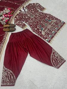 ZAIN EXPORT lanza un nuevo conjunto de fiesta de diseño con top, dhoti salwar y dupatta en crepé natural de secado rápido. - Product Image 5