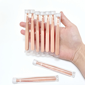 Pince à cils légère pour une pose confortable des cils, pince à cils pour un style naturel des cils et une utilisation en salon - Product Image 2