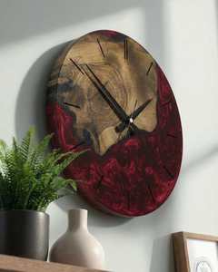 Reloj de Pared Moderno de Lujo con Resina Epoxi Roja Intensa y Madera de Burl, Reloj Colgante Redondo Silencioso de Madera de Olivo con Borde Natural para Sala de Estar - Product Image 3