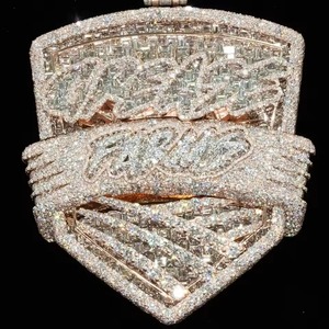 Colgante Escudo Iced Out de Moissanita Chapado en Oro Rosa de 18K, Estilo Hiphop para Uso Diario Masculino, Amuleto Temático, Colgante Personalizado con Letra Iced Out - Product Image 2