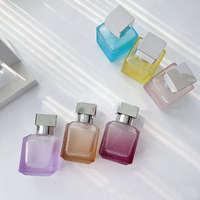 Flacon de parfum rectangulaire en verre haut de gamme 30ml 50ml 100ml, couleur personnalisée, logo imprimé, pulvérisateur à pompe, carton, marque KZPACK