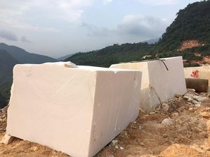 Bloques de Mármol Blanco Natural Sólido para Proyectos de Construcción a Gran Escala, Material de Piedra Cruda de Alta Calidad de Vietnam - Product Image 2