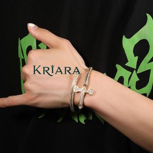 กำไลข้อมือรูปดาบประดับมอสซาไนต์ เงินแท้ 925 ฝังเพชรแบบไมโครพาเว่ เครื่องประดับคริสเตียนสุดหรูสำหรับทุกเพศ - Product Image 4