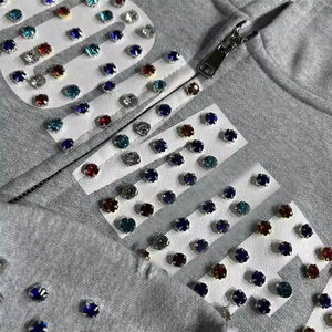Survêtement élégant personnalisé en strass de cristal avec détails en pierres brillantes, confort respirant et design élégant - Product Image 6