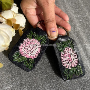 Porte-clés en cuir taillé sculpté à la main Porte-clés en cuir de forme exotique mignon Accessoires en cuir taillé Porte-clés mignons pour unisexe - Product Image 3