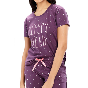 Conjunto de camiseta y pantalón corto de poliéster y algodón suave con estampado floral elegante para mujer, ideal para un look informal y relajado. - Product Image 6