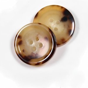 Boutons en corne couleur B, écologiques, artisanaux, polis, accessoires de couture, décoration intérieure, souvenir, imitation antique, Uttar Pradesh - Product Image 3