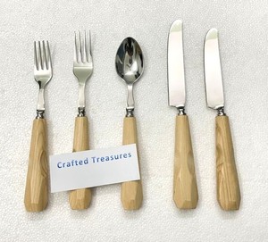 Juego de Cubiertos de Estilo Minimalista con Mango de Madera, Cuchillo, Tenedor y Cuchara de Acero Inoxidable, Juego de Vajilla Duradero con Acabado Espejo - Product Image 1