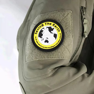 โลโก้ยางแบบกำหนดเองสำหรับกระเป๋าและเสื้อผ้า คุณภาพสูง รับผลิตแบบ OEM ODM ขายส่ง ผลิตในปากีสถาน ทนทาน ยืดหยุ่น สร้างแบรนด์ - Product Image 6