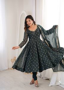 Lanzamiento de un nuevo diseño de moda Bollywood: Gwon&Pent&dupatta, listo para usar. - Product Image 3