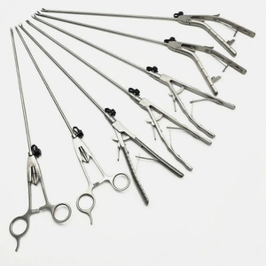 Pinzas Portaagujas Laparoscópicas de Acero Shivshakti Enterprises con Mordazas Curvas y Rectas para Práctica de Simulación - Product Image 4