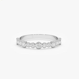 Bague en diamant de laboratoire sertie clos, style éternité, en or véritable 14 carats, pour mariage, délicate et empilable, cadeau d'anniversaire pour elle - Product Image 3