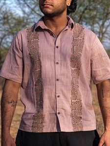 Camisa de Lino Hecha a Mano para Hombre con Estampado Geométrico Tribal Shipibo, Camisa de Lino de Manga Corta Transpirable de Primera Calidad - Product Image 2