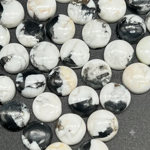 Cabochon rond en turquoise Buffalo blanc pour la fabrication de bijoux - Product Image 1