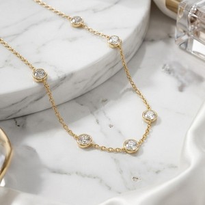 Collier station en or plaqué avec diamants ronds cultivés en laboratoire 4,80 carats, sertis clos, bijoux de luxe pour femme - Product Image 3