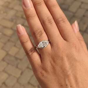 Bague en diamant Marquise minimaliste solitaire East West (or 14 carats) pour femme, bijoux fins pour mariage et anniversaire - Product Image 4