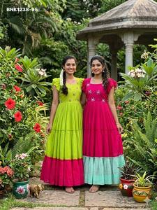 Nueva tendencia de elegancia en vestimenta: Colección de vestidos midi Mul-Chanderi con trabajo Maggam, fabricante de la India, moda femenina. - Product Image 5