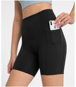 Shorts de sport sans couture taille haute rouge pour femme – Idéal pour le yoga, l'entraînement, le fitness et la course – Couleur unie, tricoté et extensible - Product Image 1