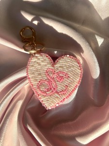 Llavero de Corazón Hecho a Mano con Cuentas Rosas y Blancas, Amuleto Tejido, Accesorio Lindo para el Día de San Valentín, Colgante para Bolso, Regalo - Product Image 2