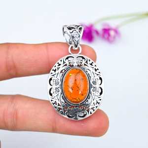 Magnifique pendentif ovale en argent sterling 925 fait main avec pierre précieuse en ambre de la Baltique, cadeau pour les femmes chérie. - Product Image 1